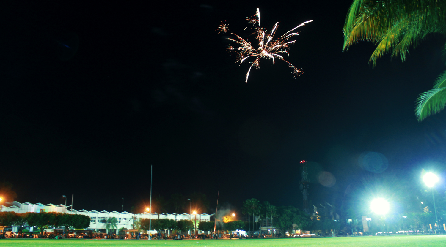 Taken by Samsung NX2000 - Fireworks Mode, Speed 3 sec, F/8, ISO 100
